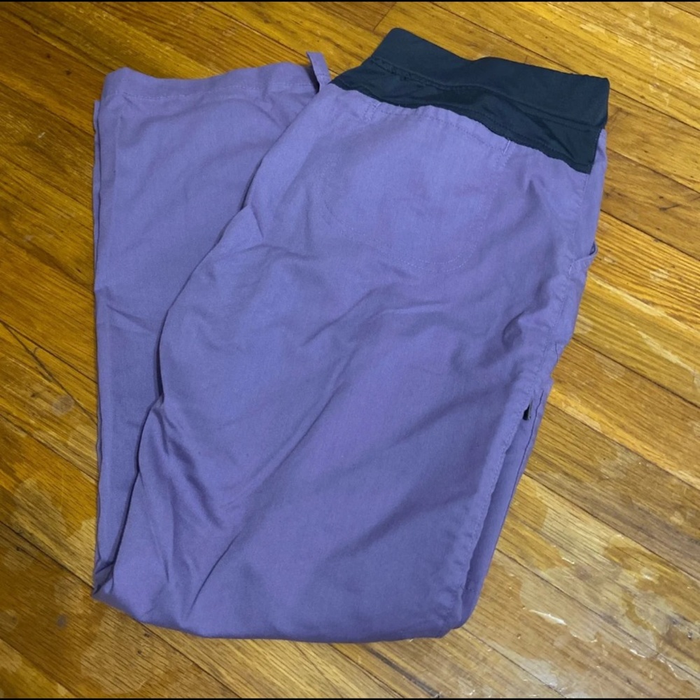 Women’s scrubs